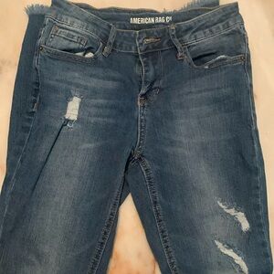 I am selling these cute distressed navy blue skinny jeans!!